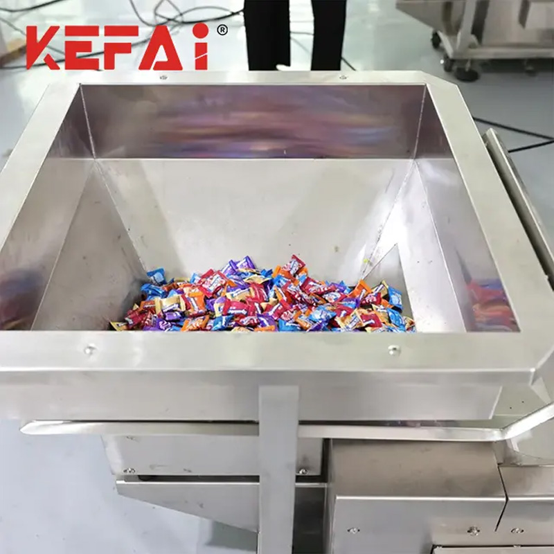 Λεπτομέρεια μηχανής συσκευασίας καραμελών KEFAI 2